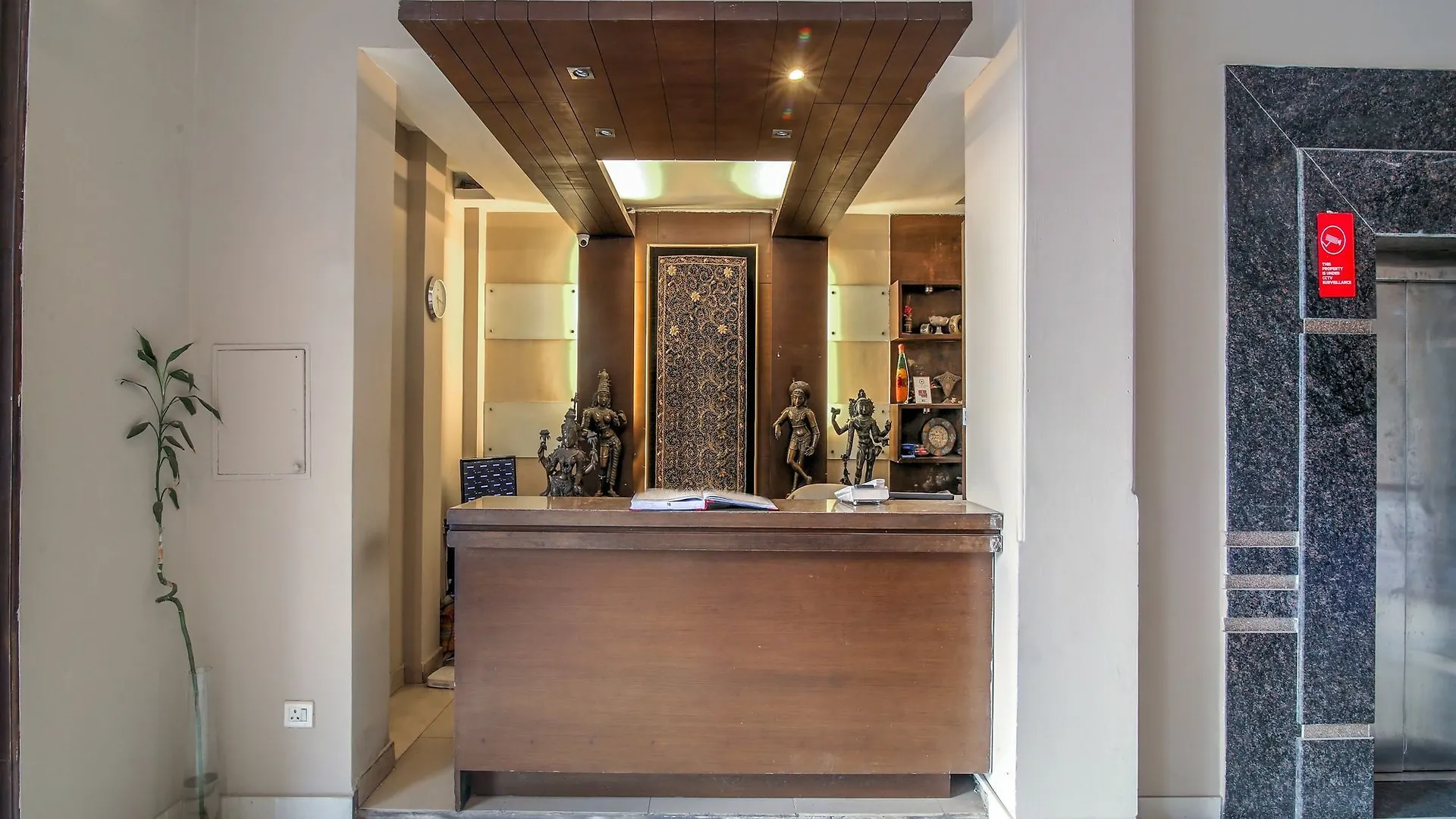 **  Oyo 14443 Flagship Hotel Chaupal Gurgáon Indie